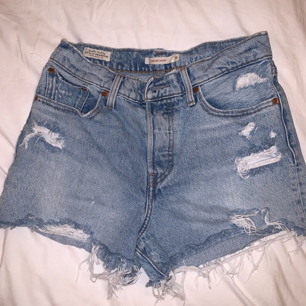 Levi Jean shorts size 28